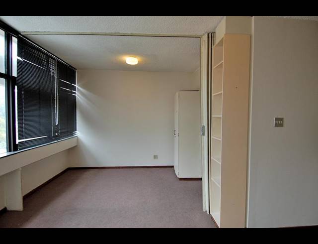 0 BEDROOM APARTMENT FOR SALE IN ORANJEZICHT